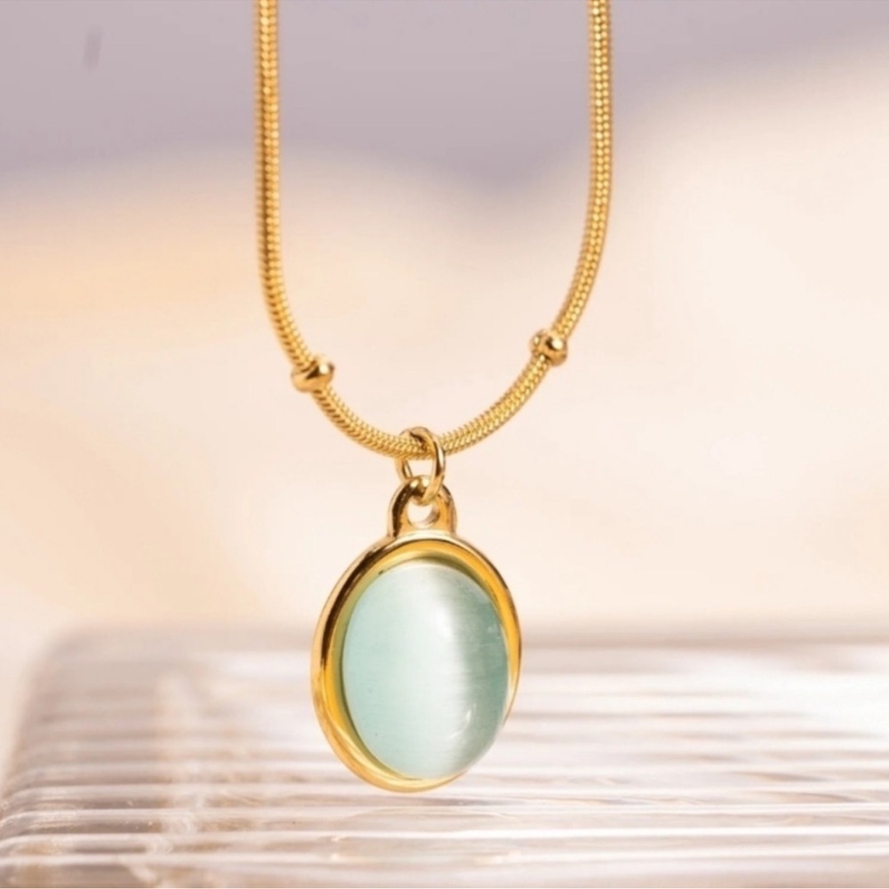NEW Elegant Gold Necklace with Green Pendant. Stainless Steel A7-239 - Picture 2 of 5